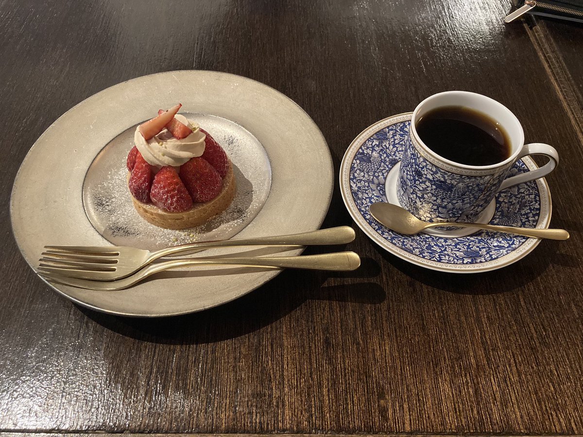 Bobo Chocolat ぼぼショコラ カフェ巡り女子 Fromafter 東京 蔵前 にある カフェ 色鮮やかなソーサーとカップがおしゃれ 季節限定の いちごタルト は絶品です 浅草カフェ 東京カフェ 蔵前カフェ