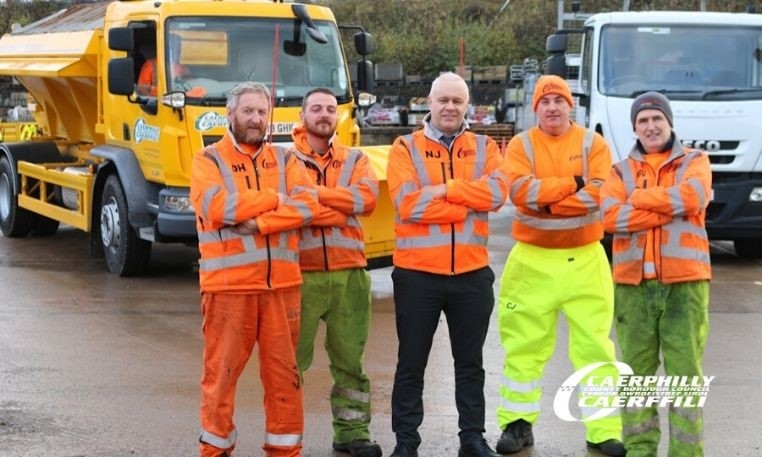 CaerphillyCBC's tweet photo. ⚠️Our gritting crews have been out overnight treating the roads across Caerphilly County Borough.
❄️They will continue to do so throughout the day.
⚠️The majority of main roads are passable.
🌨️Be safe out there.
#KeepCaerphillyMoving https://t.co/q9l9sMBXog