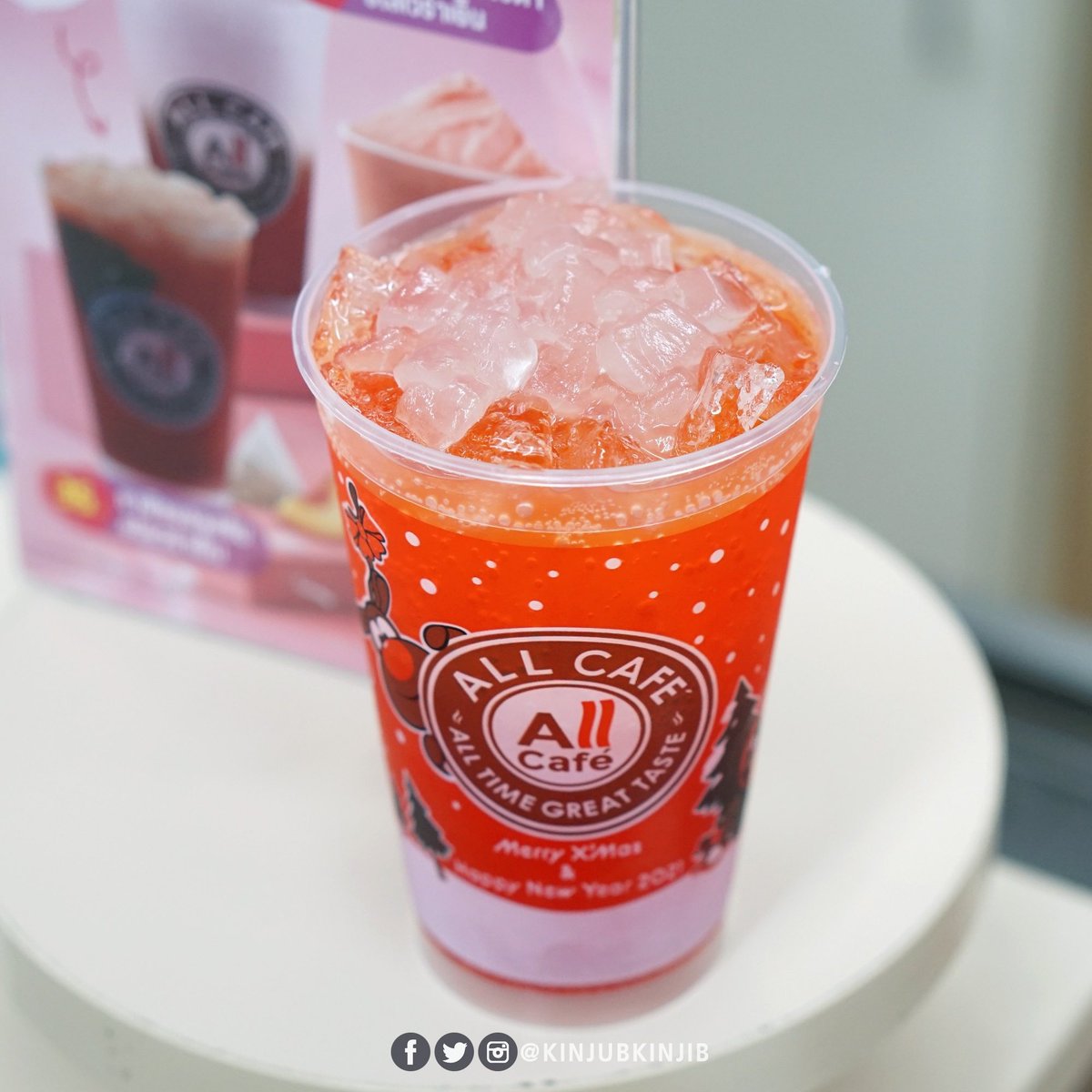kinjubkinjib's tweet photo. 🍑พีชชี่ๆ เจอเมนูใหม่ #AllCafé อีกแล้ว ตัวนี้คือดีมาก คนชอบพีชห้ามพลาด
👉เราสั่งพีชบลอสซั่มโซดาอโลเวร่าเย็นไป รสชาติออกเปรี้ยวๆหวานๆ ซาบซ่าถูกใจเราเลยอ่ะ มันจะได้ความหอมของกลิ่นซากุระ แถมมีอโลเวร่าเคี้ยวเพลินๆด้วย 35฿ ถูกและดีต้องลอง
#อร่อยบอกต่อ #พีชเชอรี่บลอสซั่ม https://t.co/otVkfFLZZc