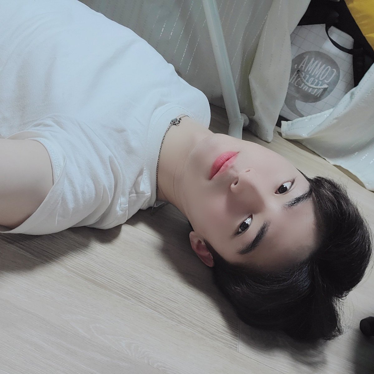 7OC_official's tweet photo. [#한겸]

로즈들 저랑 손목 운동 하실래요?

시~작!!

#세븐어클락 #송한겸 #로즈 #♡ #0,1 https://t.co/urnXPc1YEi