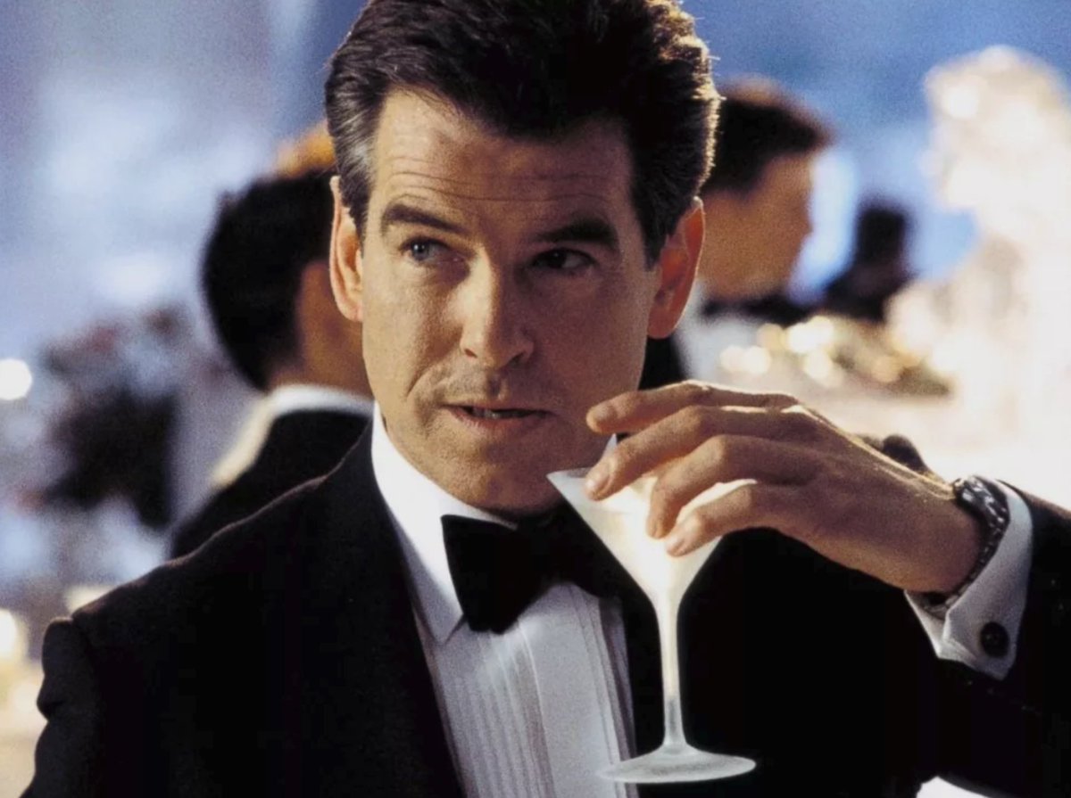 LicenceToQueer's tweet photo. We may struggle to define it, but we know Camp when we see and hear it. There are those moments in every Bond film where we feel we have slipped into Camp territory. A lot of this has to do with style.
#Camp #JamesBond #Martini #SusanSontag #NotesOnCamp
https://t.co/BqNgbmnp2q https://t.co/tBDi36G2Yc