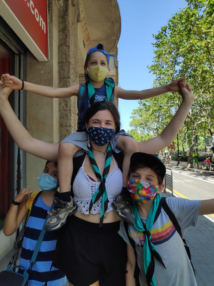 esplaisMCECC's tweet photo. Aquest #DiaInternacionalEducació reivindiquem, més que mai, la importància de l'educació en el lleure i agraïm enormement a tots els Centres i Clubs d'Esplai la tasca que feu, posant sempre al centre als infants i joves. #AraMesQueMaiEsplai #lleure #SomMoviment #esplaismcecc https://t.co/15hcvUpU7V