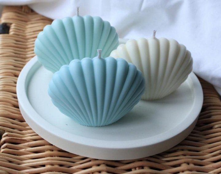 SimplySona_'s tweet photo. New hand-poured shell &amp; pillar candles in cream, mint &amp; pastel blue. Eco-friendly 💚🌏♻️
We can send direct as a gift with a personalised message.
https://t.co/wkc69RSbM3
#UKGiftAM #valentinesdaygift https://t.co/VQmMs3Skbg