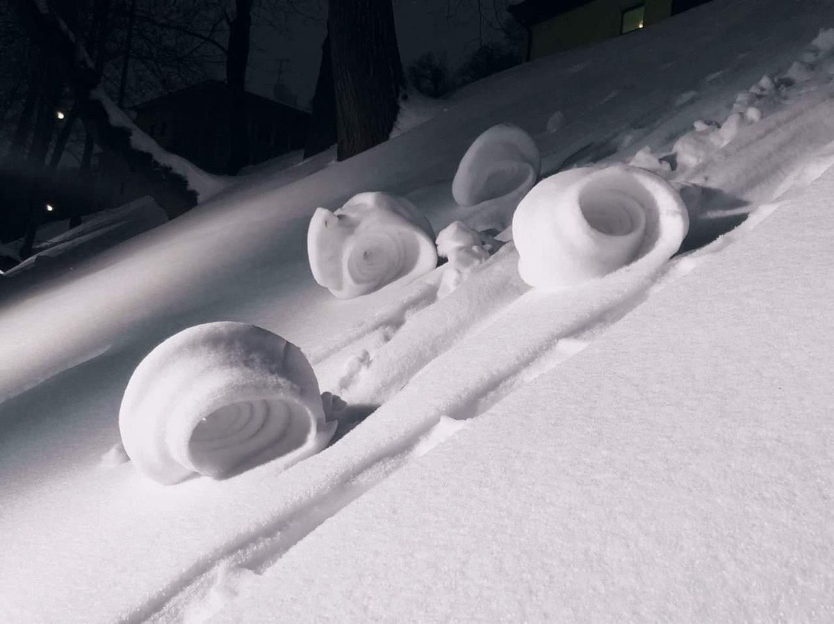 mashant's tweet photo. Rare snow roll ups in Moscow, made by gravity and wind. Photo by Oxana Sharapova. https://t.co/HUvJjdMoyL