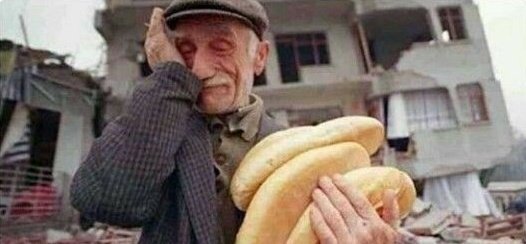 tahiinpekmez31's tweet photo. Acılarımız aynı tarihler farklı #ElazığDepremi
1999 Gölcük              /           2020 Elazığ https://t.co/mLDPfVOVAa
