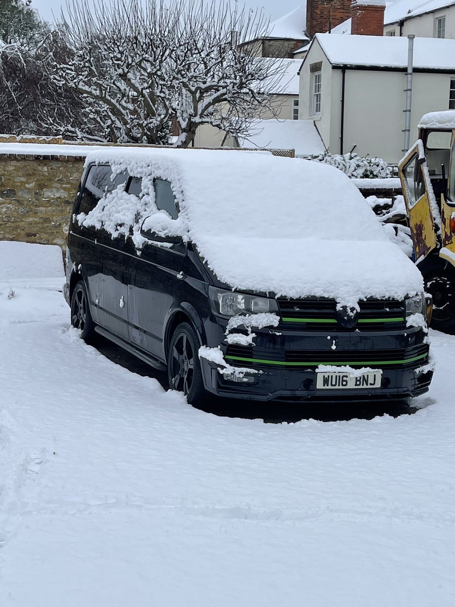 DeludedDanThake's tweet photo. Rate my snow van https://t.co/roNpD6ABvo