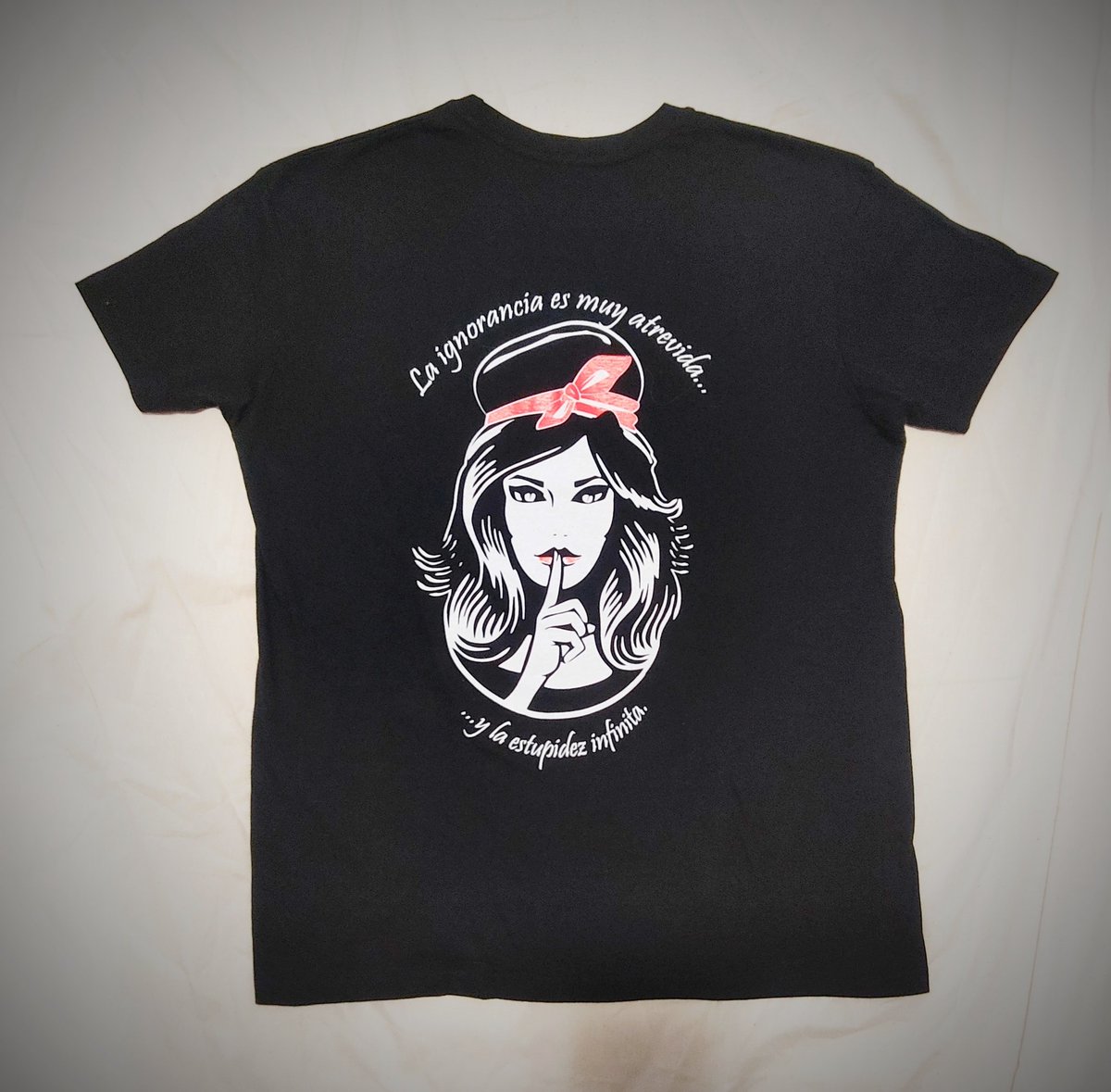 malainfluencerm's tweet photo. Buenos días familia!! Empezado un proyecto nuevo.... camiseta con mensaje, gracias a @TiendaRoja10 por su trabajo excelente, he podido empezar con mi loco sueño... ahí va mi primera camiseta si queréis alguna no dudéis en conectar conmigo por el chat 💪🏻💜💜💜 https://t.co/veQWCVKV1G