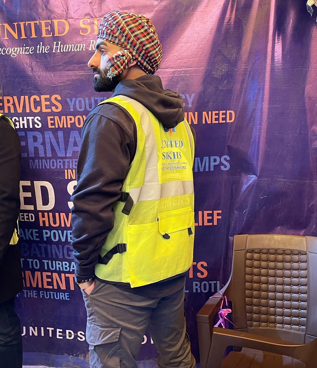 GurvarCheema's tweet photo. Fortunate to visit the border again alongside with the members of our pind. We are blessed to be able to do our share of seva towards the many kisaans that are striving to fight for their rights in this harsh weather.  #SinghuBorder #GurvarCheema https://t.co/mi5CNPncHJ