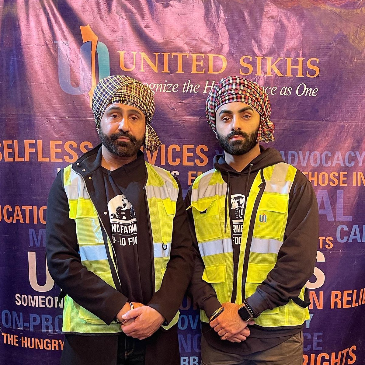 GurvarCheema's tweet photo. Fortunate to visit the border again alongside with the members of our pind. We are blessed to be able to do our share of seva towards the many kisaans that are striving to fight for their rights in this harsh weather.  #SinghuBorder #GurvarCheema https://t.co/mi5CNPncHJ