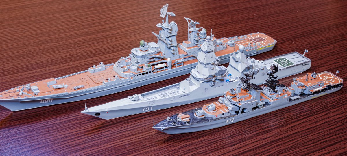 十月工廠 オーストリッチモデルの1 700 型原子力駆逐艦 Eskadrennye Minonoscy Proekta が完成しました 塗装は直近のアドミラル ゴルシコフ級フリゲートを参考にしています