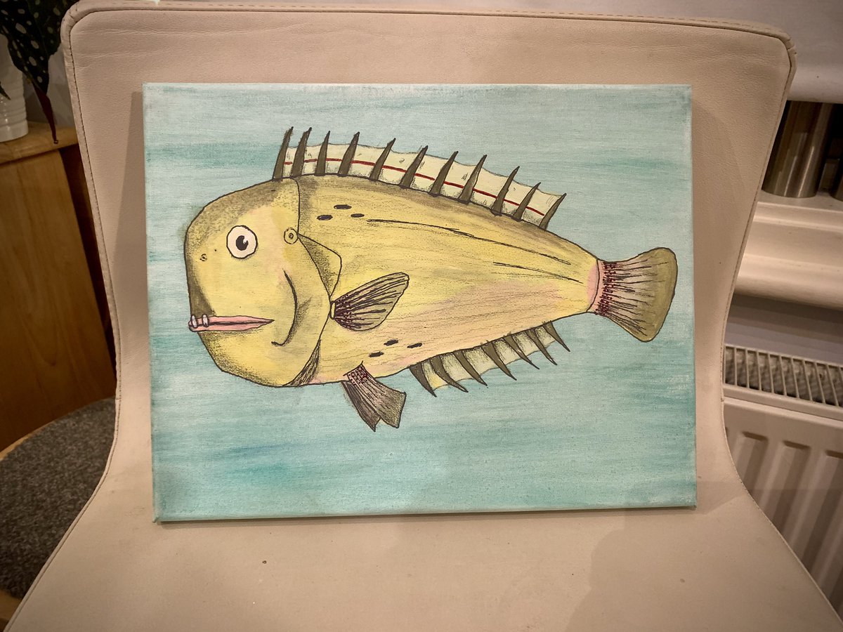 #FISHES (must be said in Gollum’s voice). The #LardbuttyLockdownGallery is spreading into the bathroom 🐠🐡🐟🎏 #artsandcrafts #painting #lardbertie #funtimes