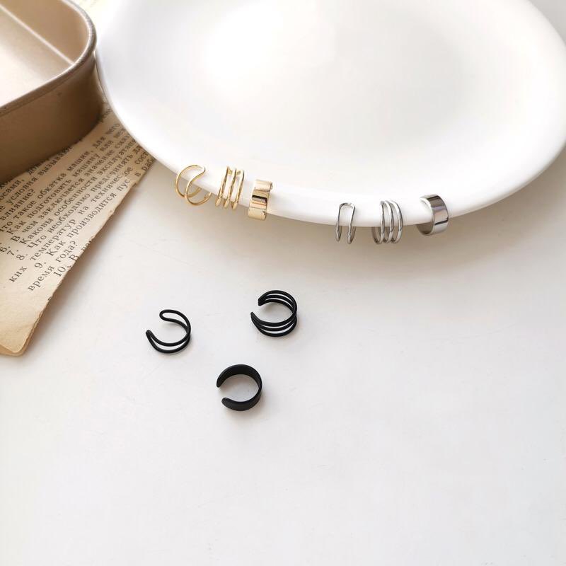 Ear cuffsPRICE: 1,500 for a pair.Available in gold & silver. Kindly retweet. Send a dm to order.