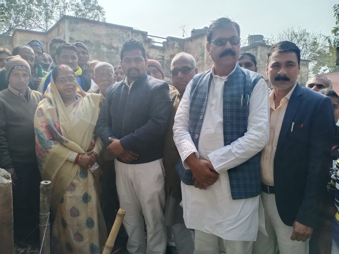 awadhnathpalsp's tweet photo. आज जौनपुर जनपद में त्रिलोचन महादेव मंदिर के पास "पाल धर्मशाला " का जीर्णोद्धार शिलान्यास किया गया जो की 1972 मे बना था और समाज को समाजिक और  राजनीतिक रूप से जागरूक होने पर चर्चा हुई,हमारे साथ पाल समाज की पूर्व MLC प्रभावती पाल जी,विरेन्द्र पाल जी(ex-flying officer Airfore),, https://t.co/EJ2h4RQY2F