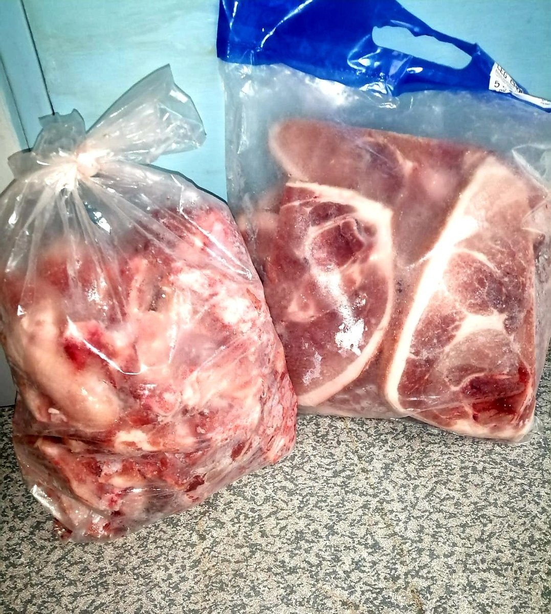 Hi twitter family! Selling:
Pork Bones 🥩 - 5kg for USD15
Pork Chops 🥩 - 5kg for USD25

We are in Chitungwiza &amp; can arrange delivery in Chitungwiza and parts of Harare depending on the order.

▶️If you interested please do DM ✉
▶️If you would like to help us please retweet🔃