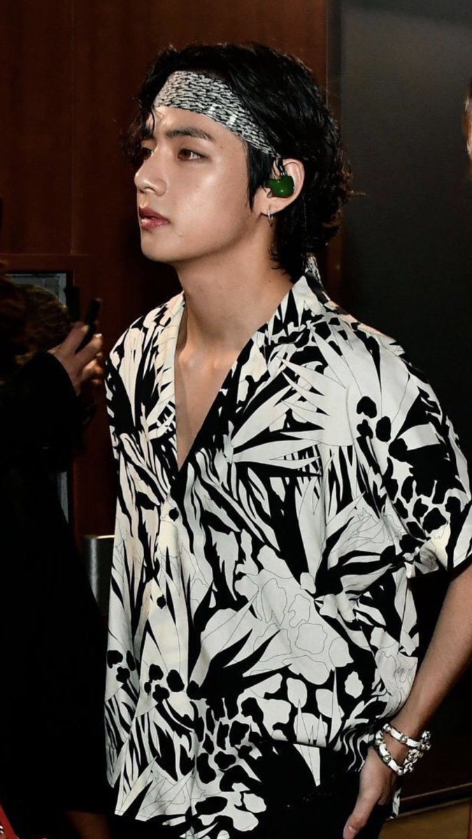 ͏      ͏͏ ~KIM TAEHYUNG AS EYESHADOWS ~~     an aesthetic ~~~a thread to must see~