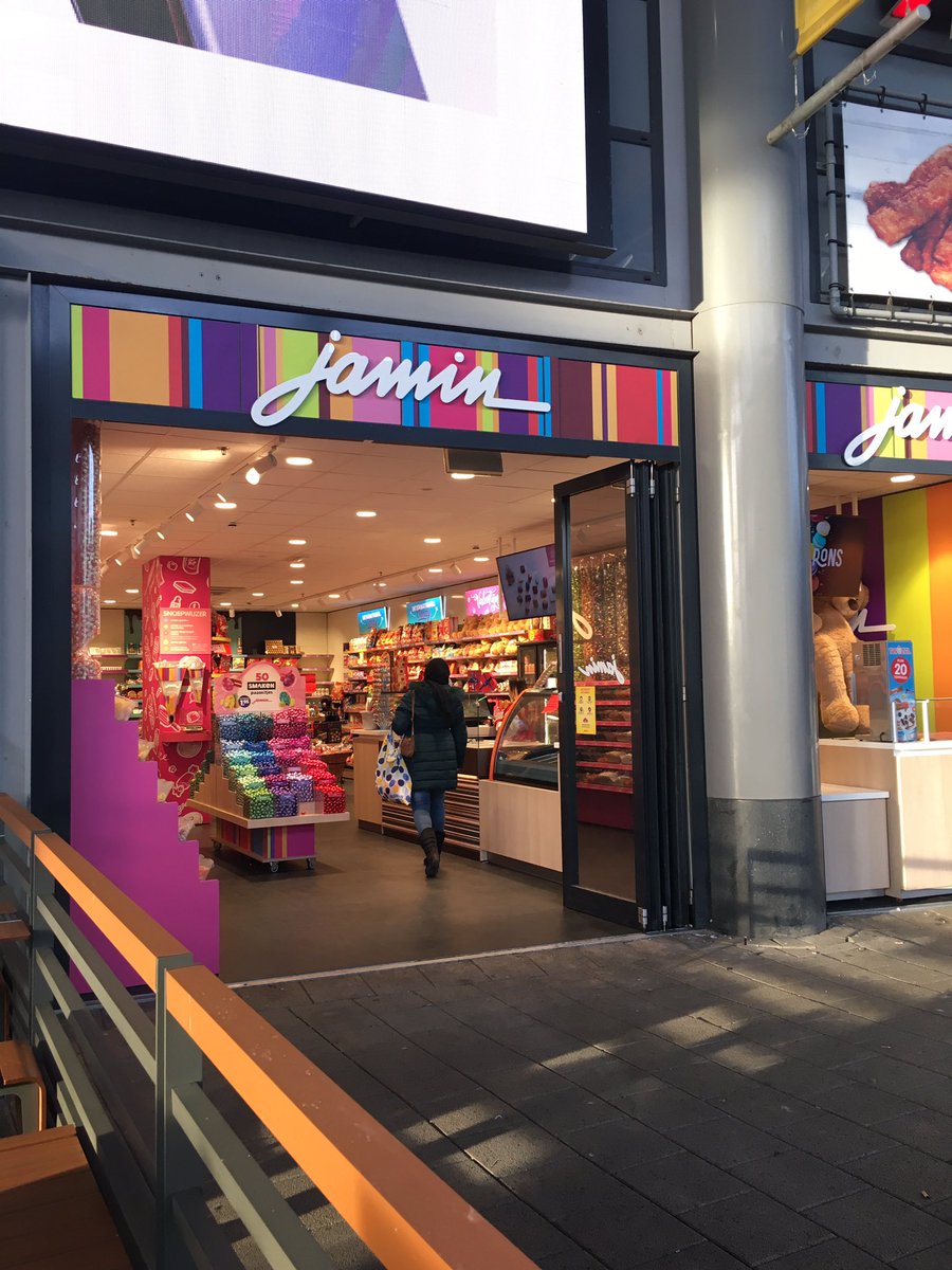 maribuscan's tweet photo. Suiker is #essentieel tijdens de #lockdown daarom blijft #jamin gewoon open https://t.co/fHGWIVBFmG