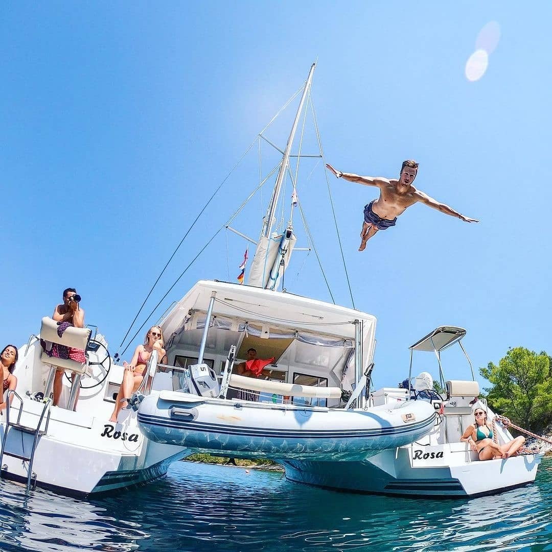 katamarans_com's tweet image. Diving off a Nautitech Open 40! 
◽
📷 Instagram.com/tobigiger
◽
Full feature on this cat at 'kats.co/n40' or tap our profile link.
#nautitech40open #Nautitech  #multihulls #catamaransailing #sailing #catamarans #sailinglife #instasailing #multihull #boats #yachts