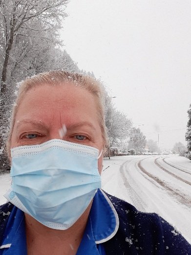 DonnaJones2709's tweet photo. @ShropCommHealth our wonderful district nurses treating patients despite the snow in oswestry this morning โโโ https://t.co/jT4u2rk3Zk