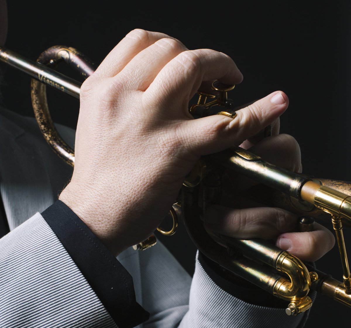elite_mic's tweet photo. Today, the trumpet master David Pastor @JazzDavidPastor teaches us how to clean the inside of the trumpet. Very interesting and entertaining article to learn from a reference of the instrument.

https://t.co/vAkvcH46kI https://t.co/qmdGUUpfzd