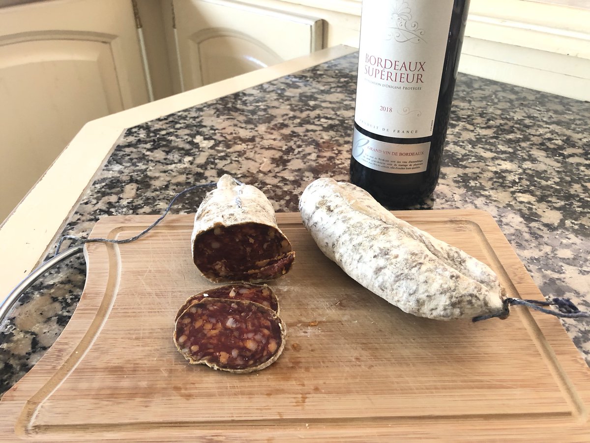 EmiriJacques's tweet photo. Petite trouvaille du jour 
Saucissons piments d’Espelette👌🏽
#Avessac #Redon https://t.co/K1Mb4zrdJF