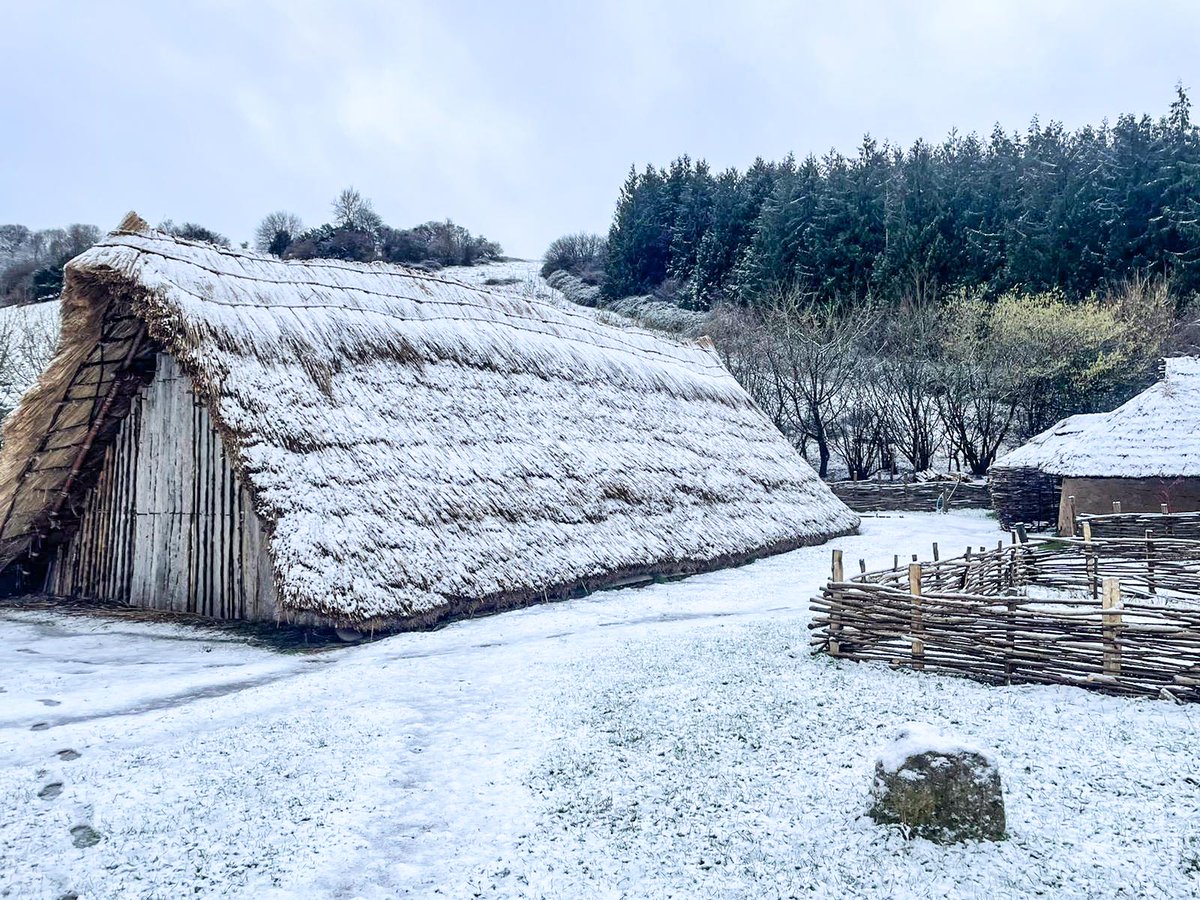 A beautiful dusting of snow covered the farm this morning creating these magical scenes ❄️
