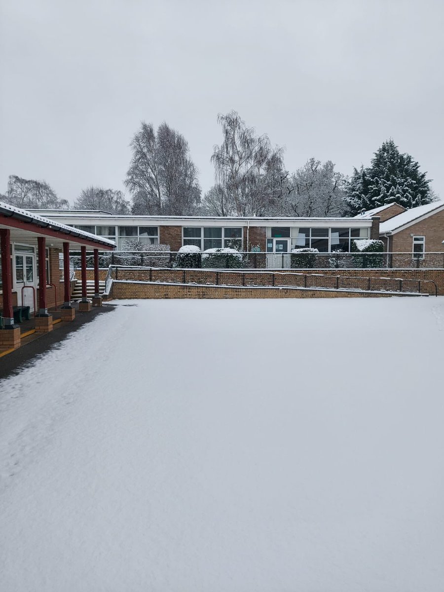 StCowley's tweet photo. St Christopher’s in the snow ❄️ ❤️ https://t.co/66CSzB2ZqQ