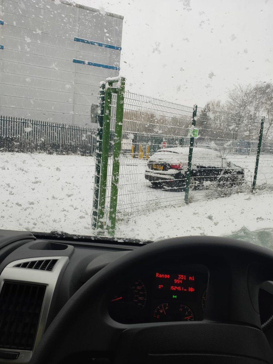 This was the view from my fiances ambulance cab this morning.

I'm on a rest day today and urge you all to #STAYHOME like me if you do not have an essential reason to go out

These weather conditions put lives at risk and put extra strain on the emergency services. #HelpUsHelpYou