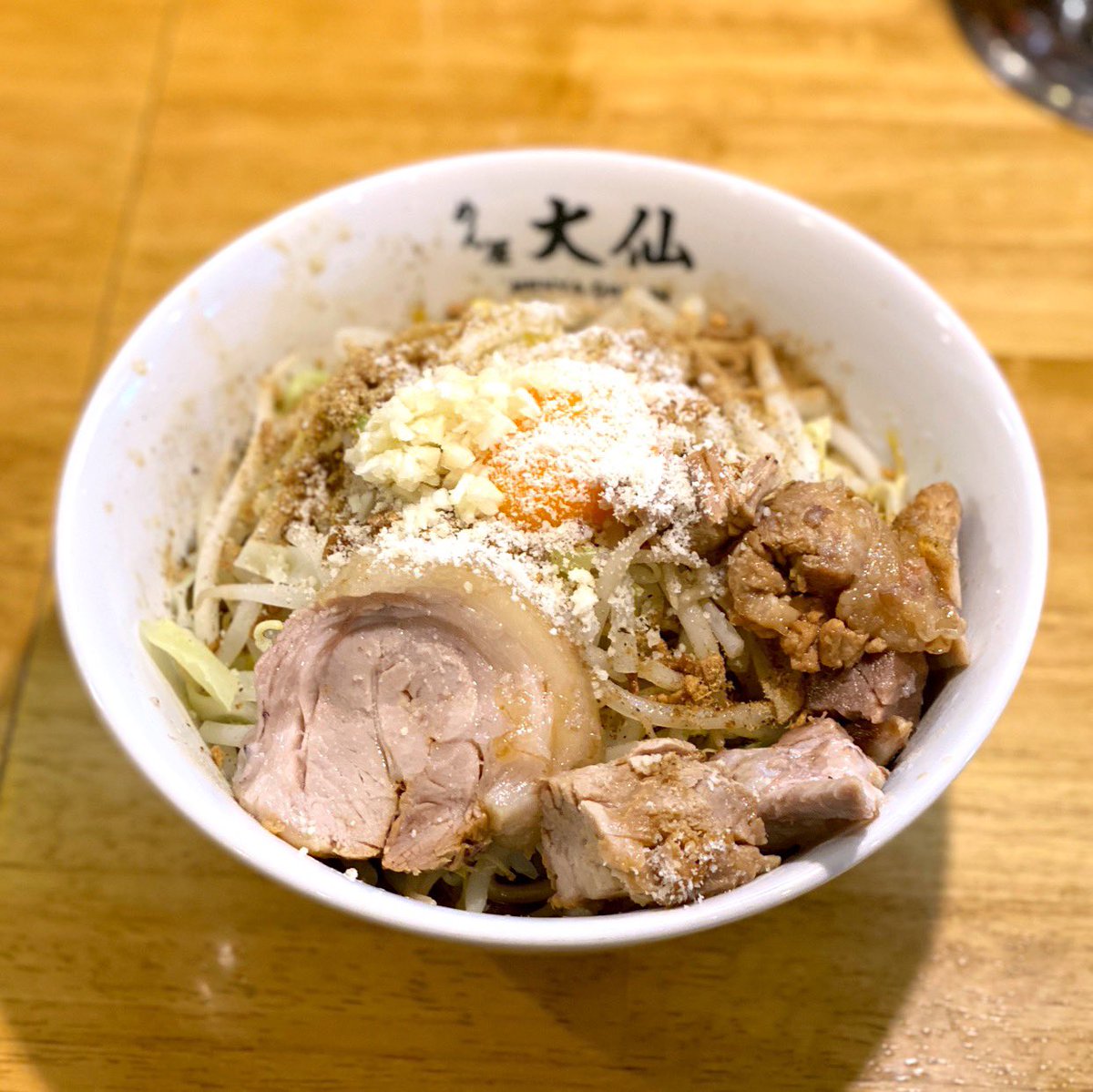 メンムスビ おかわり めん屋 大仙 熊本県 特製 油そば やっぱり安定感バツグン E あぁ 大仙の油そば食べたわぁ というモチベーションを的確に満たしてくれます 店名 の メニュー名 は間違いない セットですりこま
