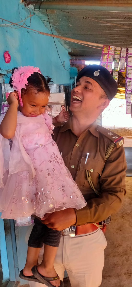 AvishekRik's tweet photo. happy national girl child day... मासूम बच्चियों के चेहरे पे एक प्यारी सी मुस्कान।
beti ko jo de siksha aur pehchan wahi mata pita hai mahan# chainpur PS https://t.co/XShPa5UQzd