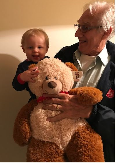 Dec 2020, St Saviour #Freemason Lodge donated a batch of Giant <a href="/TLC_Yorkshire/">tlc.york@outlook.com</a> Teddies to the #York #SalvationArmy  Christmas Toy Appeal.
#Freemason Steve Helsdon, volunteer for the Salvation Army, handed a Giant Teddy to an appreciative NOAH.
<a href="/Masonic_Charity/">Masonic Charitable Foundation</a> <a href="/salvationarmyuk/">The Salvation Army</a>