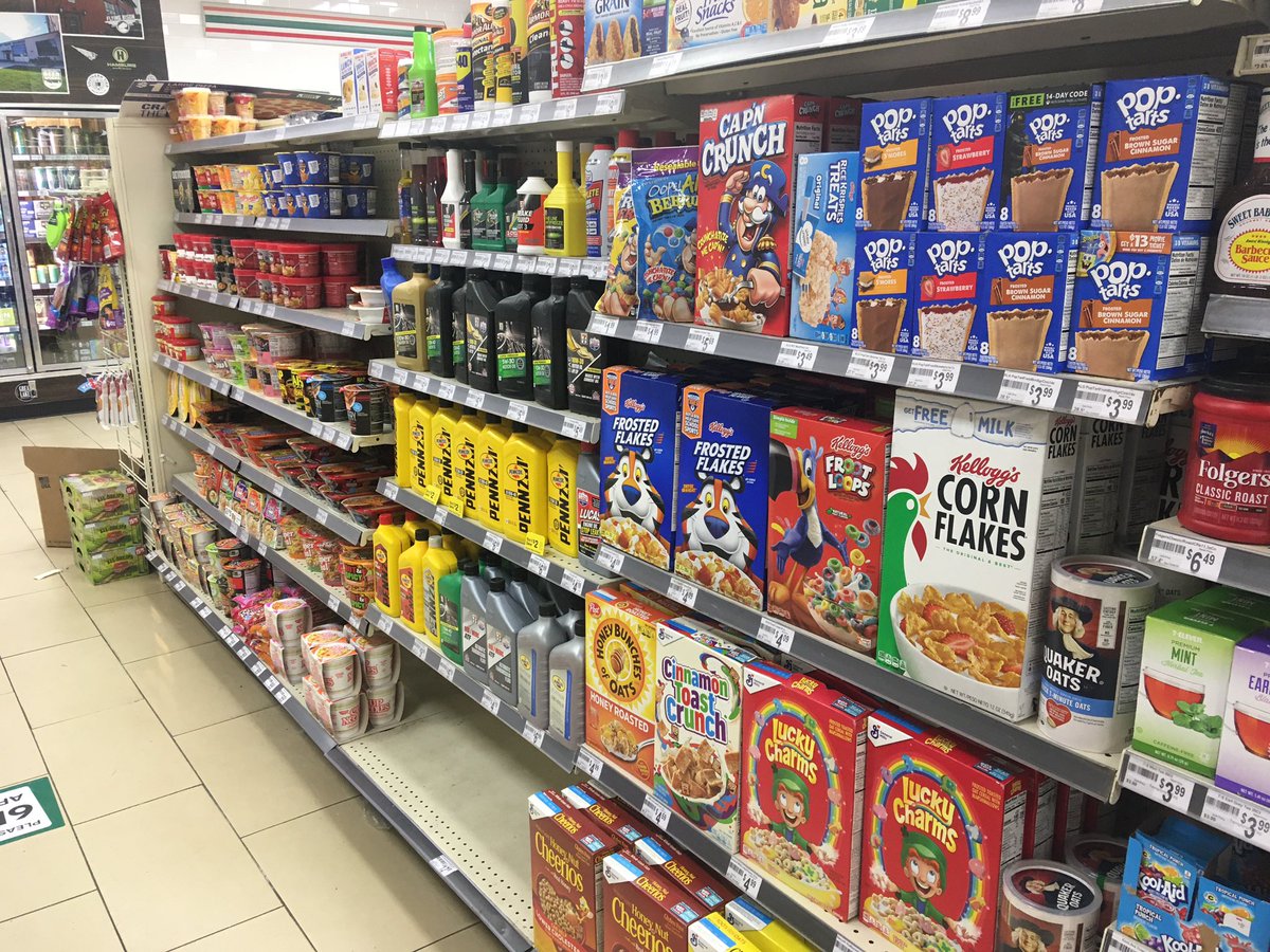 freder_fennec's tweet photo. @fauxlacine Here’s an aisle from my neighborhood corner store https://t.co/tdjOvSp4mi
