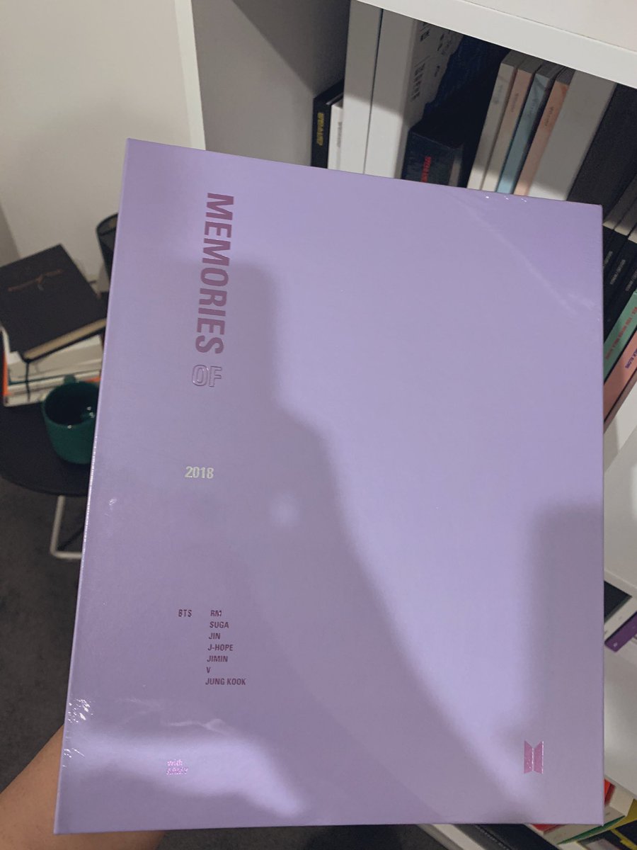 longjeons's tweet photo. got my hands on a mem of 2018 before i could even get my mem of 2019 from someone 😶 https://t.co/TLVbeyeui7