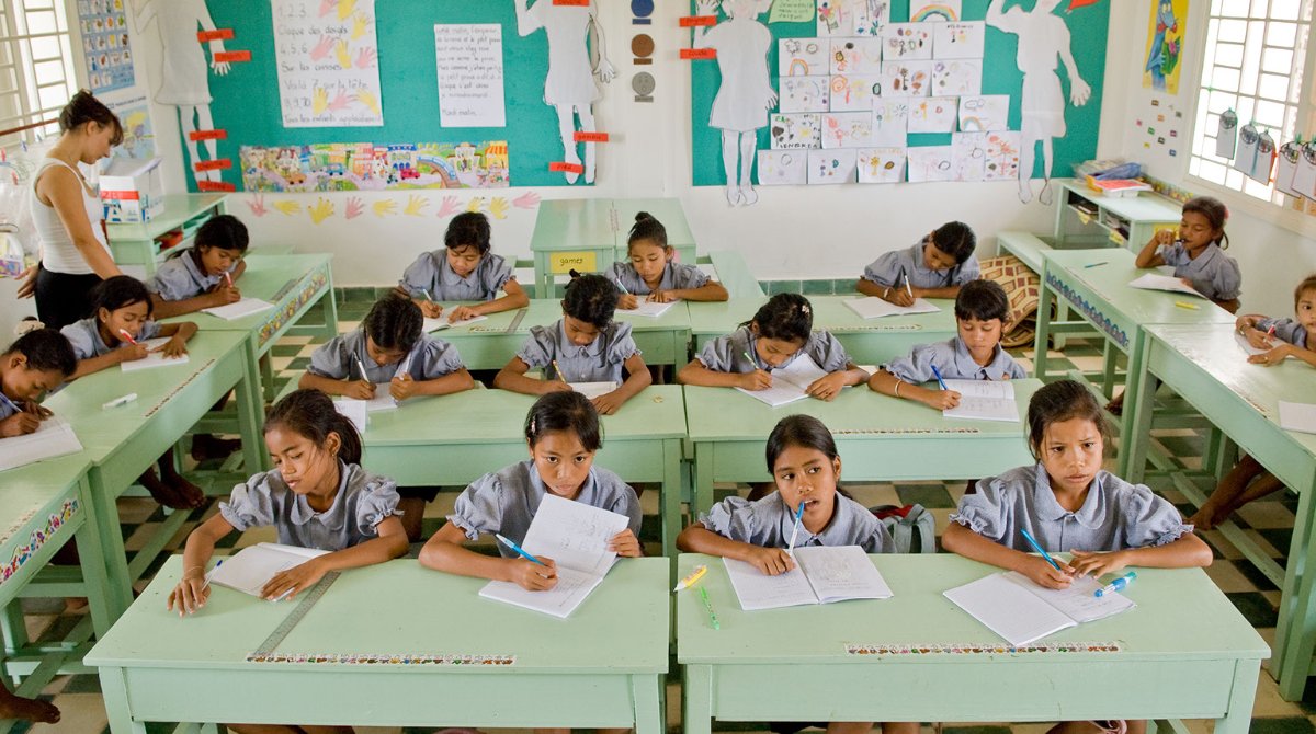 Ce #24janvier, c’est la journée internationale de l’#éducation. Selon l’Unesco, sur les 774 millions d’adultes analphabètes dans le monde, 2/3 sont des femmes. 
La scolarisation des filles est l’un des grands enjeux du millénaire. 
➡️toutesalecole.org