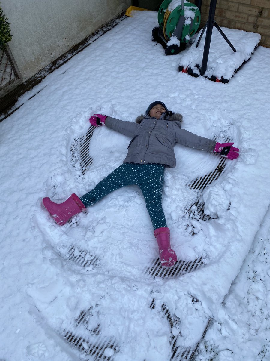 creativepull's tweet photo. Ishani Enjoying the snow #snowactivity #snowday #snowman #snowangel #snowball #snow @Soph_Bowers @aknight_amy @MrsMurp85393877 @clearythom @MrBTweets2 @TheCroftPrimary https://t.co/Tt4mjAhdCZ