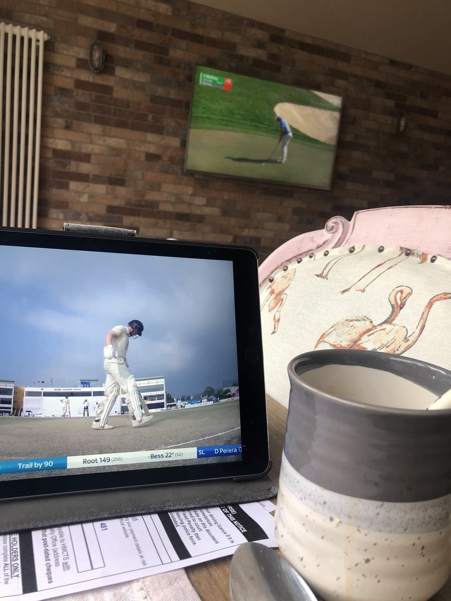 oinking's tweet photo. Lockdown Sunday not really that bad ! Apart from all the ITFC texts ๐ณ๐ณ #rootclass #tyrelldogged #staysafegang https://t.co/oAaKBIyFeY