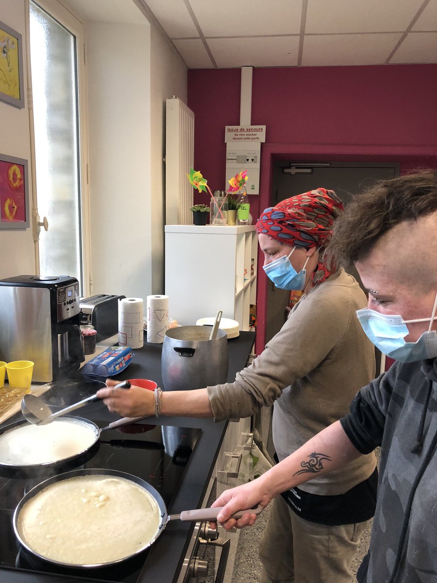 RennesMdc's tweet photo. LA #bagagerie les clés solidaires #rennes 
Hier c’était notre premier « BRUNCH du samedi «  fait maison 💕 ...super moment partagé ! Les prochains ? ICI c’est ts les samedis ☀️👍
Trop bien ▶️ https://t.co/BIwiwzHM8C https://t.co/FVls8Vtkp7