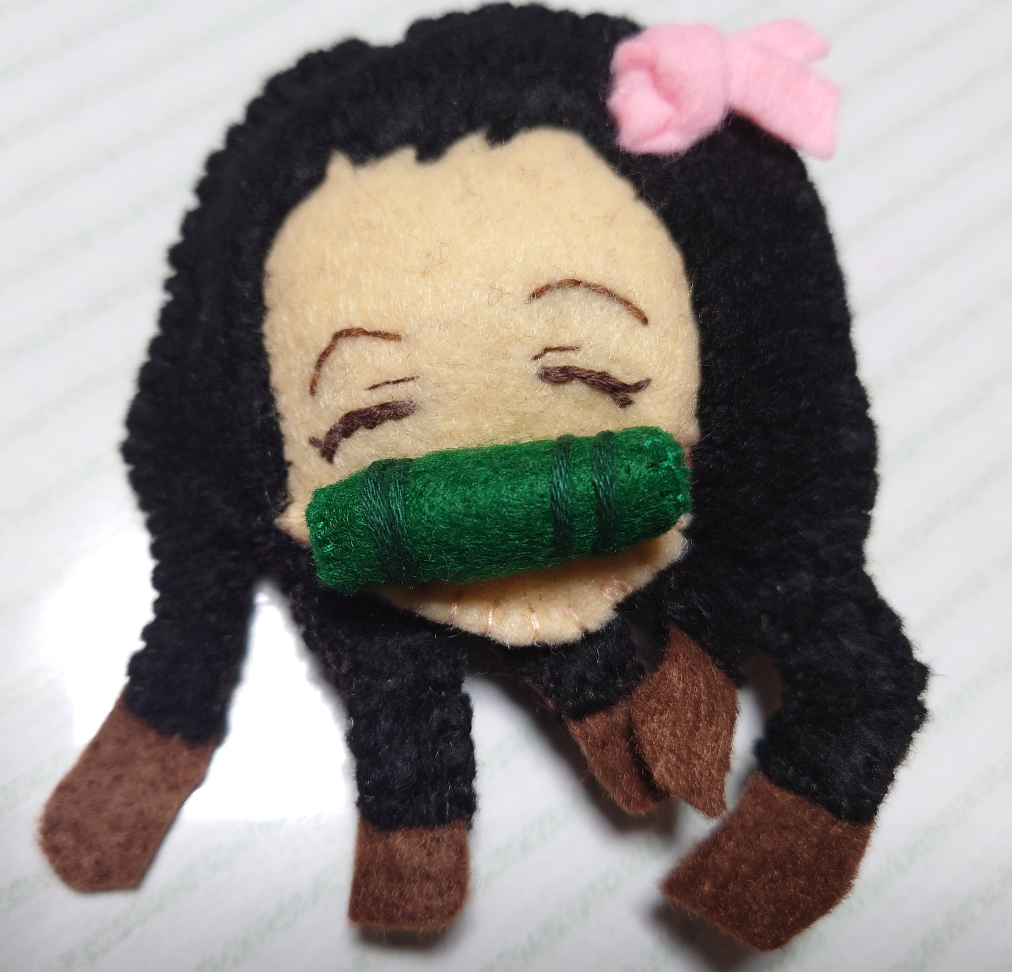 じょー 先日ハンドメイドした煉獄さんのフェルトマスコットを見たという方から依頼を受けて新たに鬼滅のキャラのマスコットを作ることになったので完成品upしますね いつも型紙作らないで適当に作るので同じものは二度と作れませんけど まあまあな