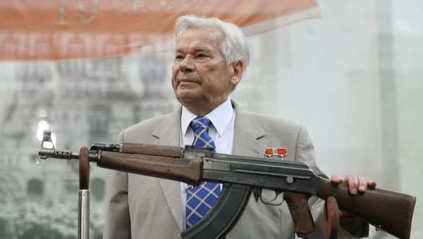 I'm bored, so here's a small thread with basic trivia on the evolution of the Kalashnikov.A lot of people think Mikhail Kalashnikov just invented a single gun, but, he invented a framework for lots and lots of guns. Here's some examples.