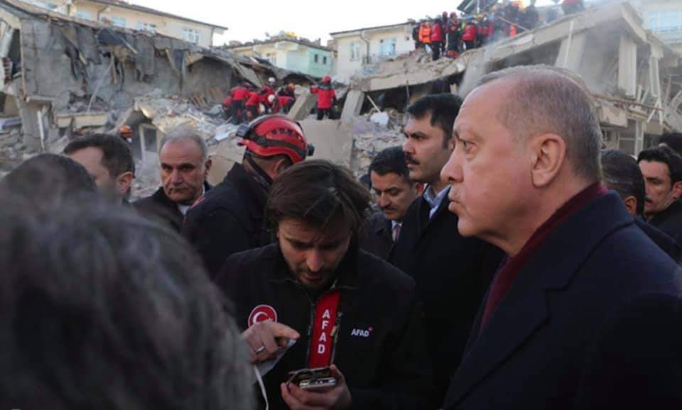 Acımız çok taze, yüreğimiz hala buruk.

Allah milletimize bir daha böyle acılar yaşatmasın.
24 ocak depremi

#ElazığDepremi