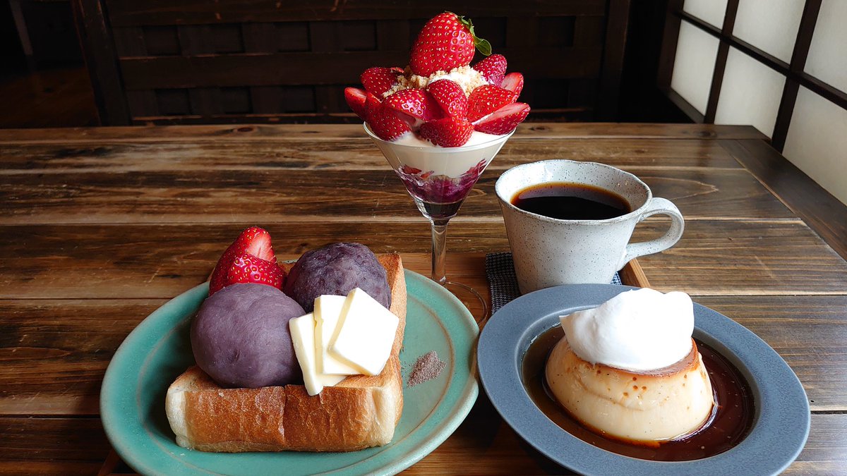 bunansan's tweet photo. ottotto coffee (大倉山)

※あんバタートースト
※玉の輿プリン
※いちごを楽しむよくばりパフェ
※コーヒー

たまらない組み合わせ😋🥰😆👍✨

#あんバタートースト #あんバター #あんこ #しゅまり小豆  #トースト #プリン #いちごパフェ  #デザート #甘党 #おやつ #コーヒー #カフェ #カフェ巡り https://t.co/AhLOtTHM83