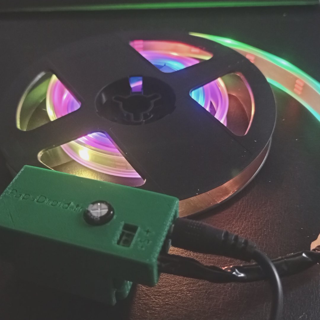 ouiaremakers's tweet photo. 🎖 TUTO À LA UNE 🎖
Fabriquez une animation de couleurs sur un ruban led grâce à un mini boitier ! Pour cette réalisation de Papsdroid, vous allez utiliser une carte MicroPython concue par @garatronic @MCHobby_be  @progmag !
Par ici le tuto 👉 https://t.co/z3lZRhFdaB https://t.co/1IklRdfoOD