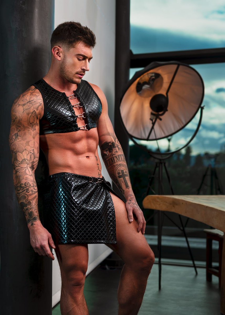 🔞 •ES• Collection Official (16K) on X: Feel sexier Feel masculine Feel  the difference 💫 DYSTOPIA SKIRT: t.coPusVgfWn6o Model @ GaryXprivate Pic by @bearinz t.coJSpGI02TxK  X