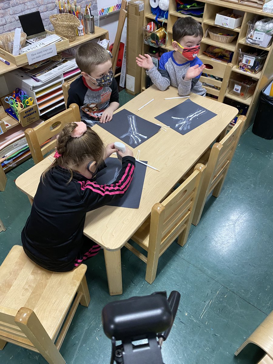 PrincipalFan1's tweet image. Pre-K 4-5 enjoyed learning g about light #light #lightunit #xrays @ArchNY_Schools @ARCHNY_OEC @BXNEEBSchools