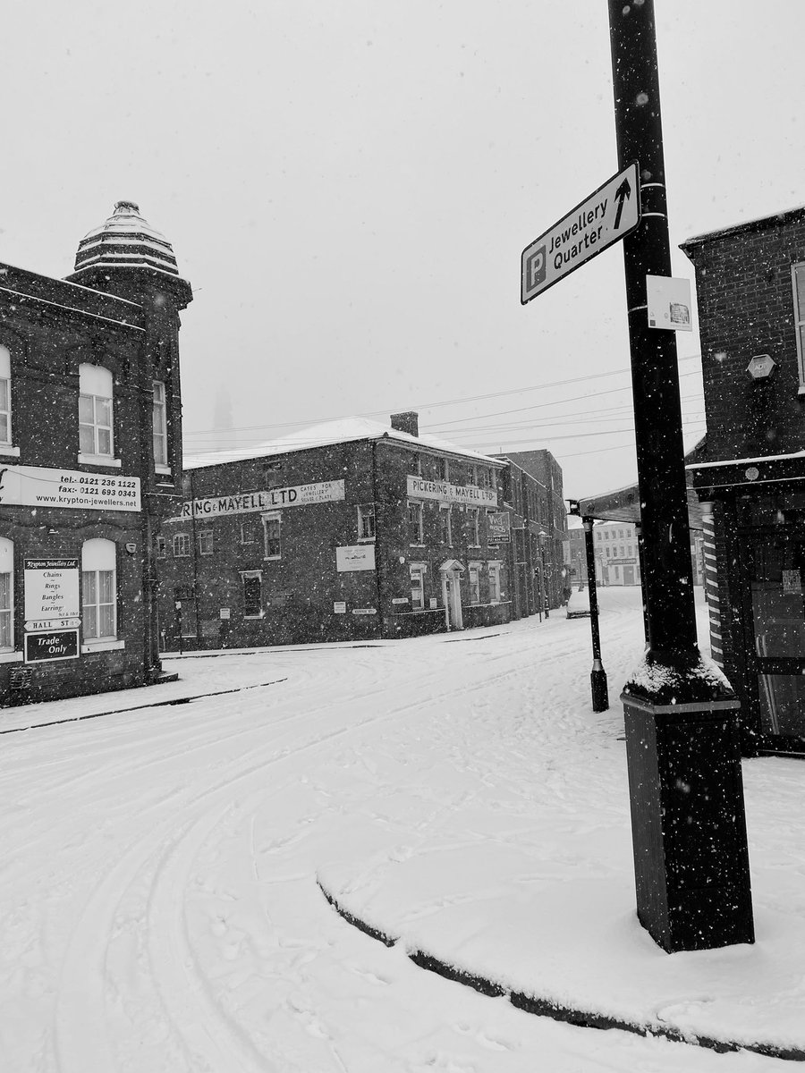 matt_bubb's tweet photo. JQ looking like a scene from a 1920s film. https://t.co/y7Kq6CFCoz