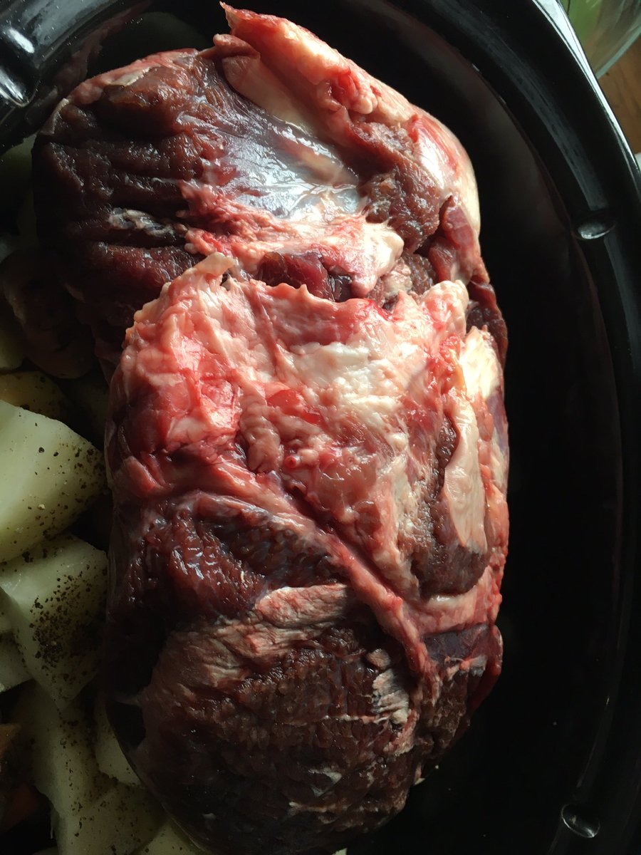 ianfarmsolution's tweet image. Angus ox cheek in the slow cooker, just what you need for Sunday dinner on a snowy day 🐂❄️❄️👍🚚🥛🐄😊