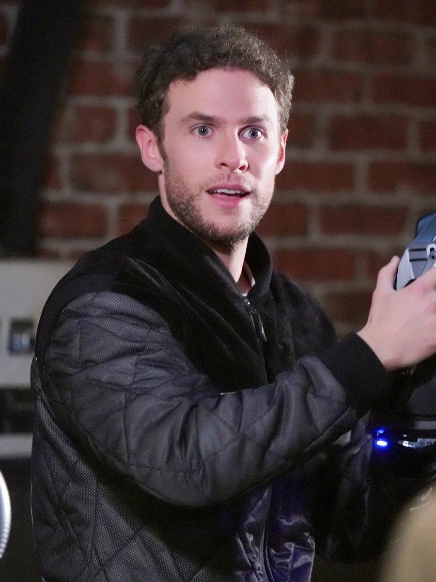 — leo fitz; agents of s.h.i.e.l.d (tv series, comics)AGAIN I COULD TALK FOR FOREVER ABT HIM...... GOD !! he has been through so much ??? he is basically Burnt Out Gifted Kid with Daddy Issues he's so smart???? LIKE HE DESIGNED BASICALLY FUCKING EVERYTHING IN THE MCU AND HE DRAWS