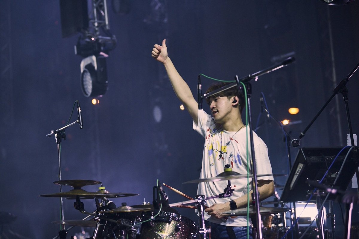 TillyBirds's tweet photo. สุขสันต์วันไมโล!!!! 26 แล้ว เจ้าตัวขอให้วงดังๆๆๆๆๆ มาอวยพรให้ไมโลกัน #Happybirdsdaytomilo #26ปีหนุ่มไมโลนั้นโก้จริงจริง ยอมใจชื่อแฮชแท็กมาก 55555 https://t.co/6CtS4TqO45