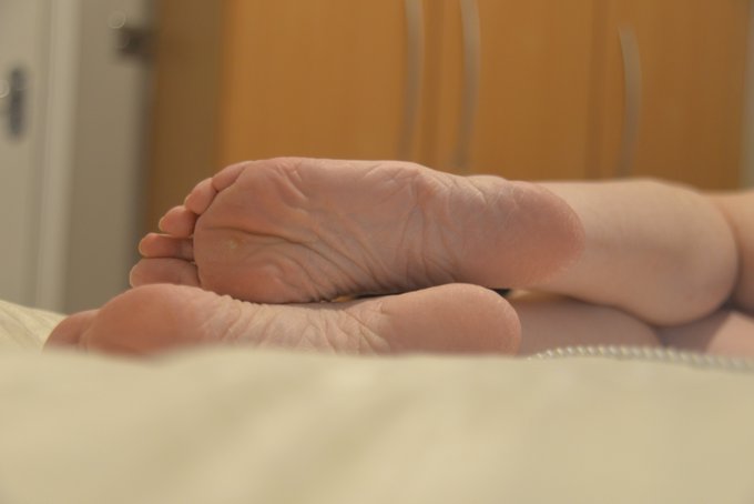 A little taster for the feet fans I will be posting more @ https://t.co/KHVu7f2Edy https://t.co/Pl95