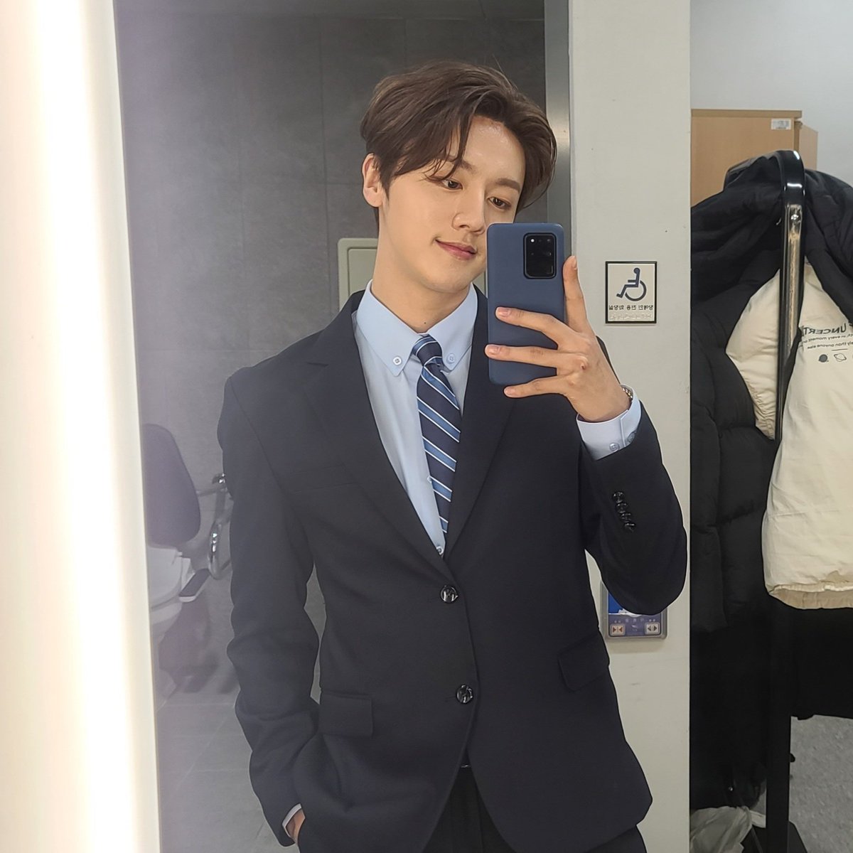 SF9__Unofficial's tweet photo. 210124 Youngbin Fancafe update #SF9 #YOUNGBIN (4)

Title: Ha......

🍀: I had a lot of fun today😍 https://t.co/MtMkkoXdXp