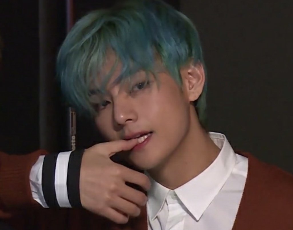 ً(slow) Rêvé by V (@folderoftae) on Twitter photo 